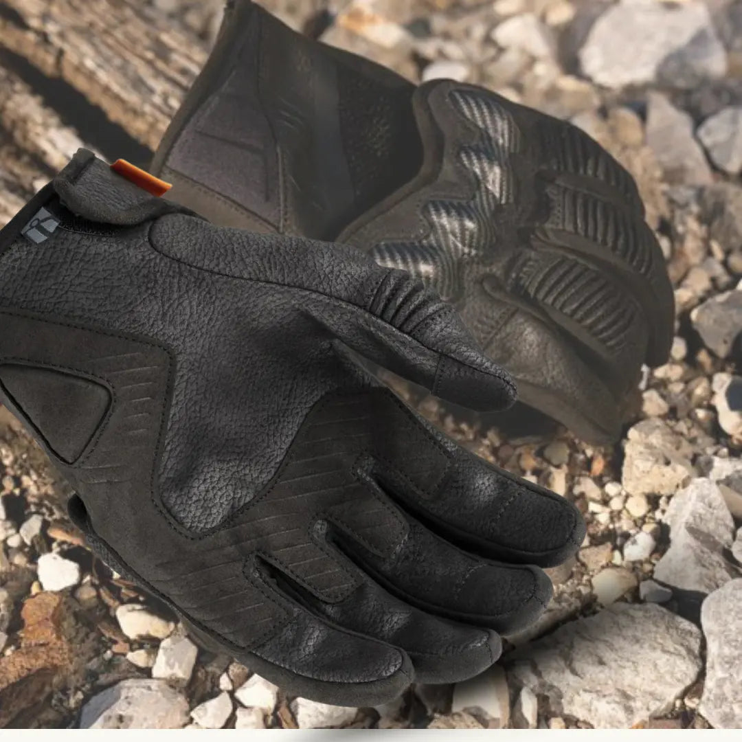 Close-up view of the Icon Contra 3 CE glove's floating knuckle with carbon-look plate and integrated D3O foam padding for superior impact resistance.